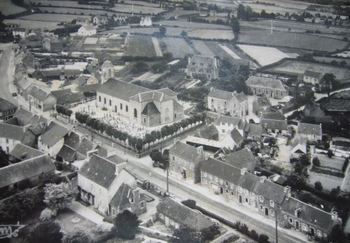 Le bourg de Pommerit-Jaudy dans les années 60